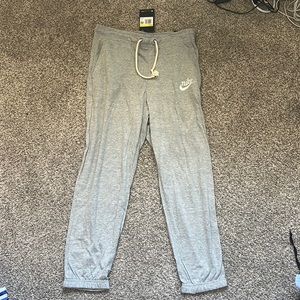 women’s nike gray sweatpants